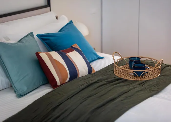 The Rent - Spacious Three-bedroom In The Heart Of Apartamento