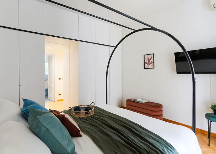 Apartamento The Rent - Spacious Three-bedroom In The Heart Of