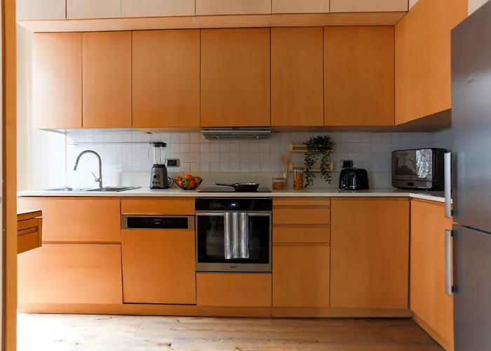 The Rent - Spacious Three-bedroom In The Heart Of Milano