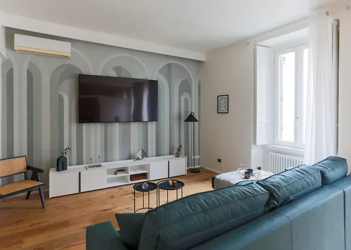 The Rent - Spacious Three-bedroom In The Heart Of * Milano