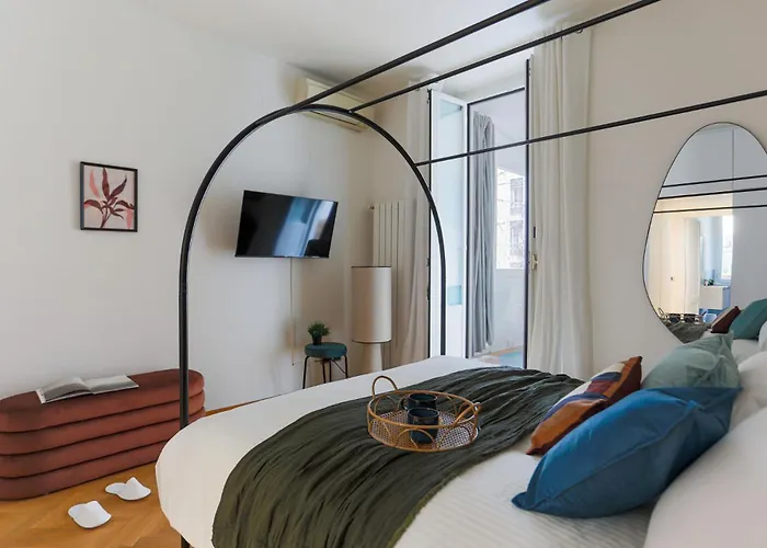 The Rent - Spacious Three-bedroom In The Heart Of