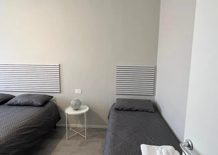 Giacomino Station Apartman *