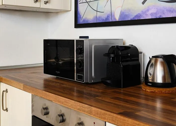 Modern Near Station Milão