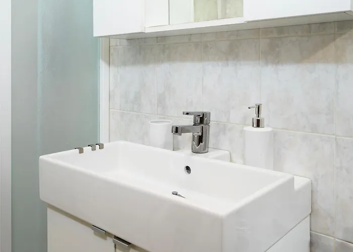 Modern Near Station * Milão