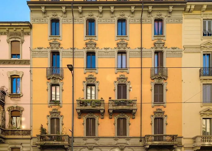 Modern Near Station Milão