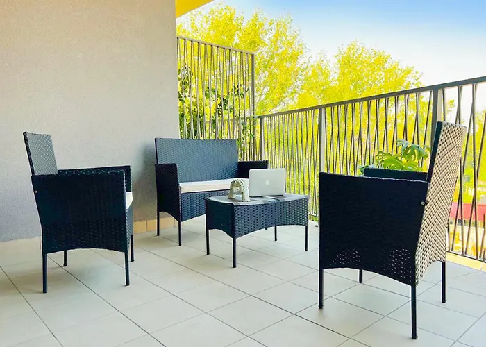 Living With Terrace & Garage By Ndp Rent