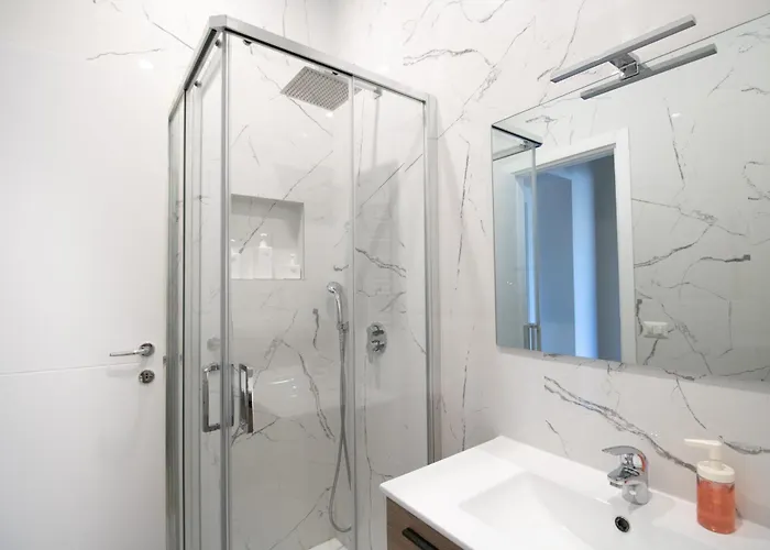 Апартаменты Garibaldi Isola - 80m From Garibaldi Station & 10min From Station