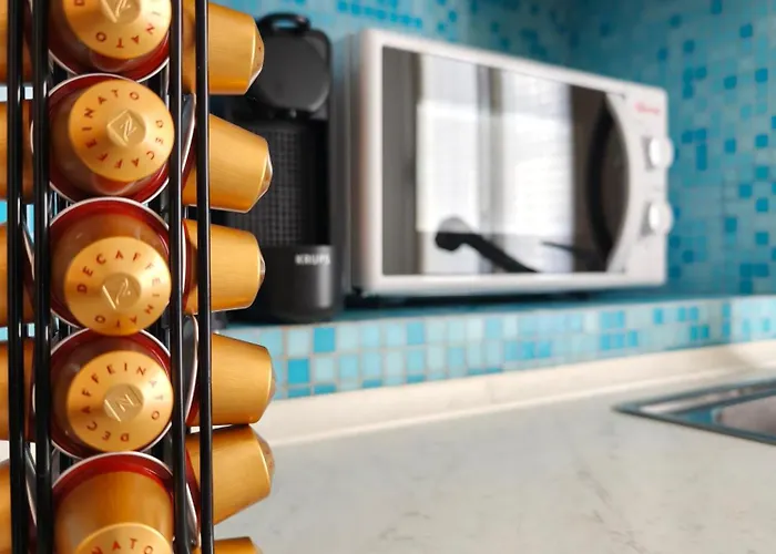 Center In Shopping And Living Area With Ac, Wifi, Steps From M1 And Airport And Fiera Link