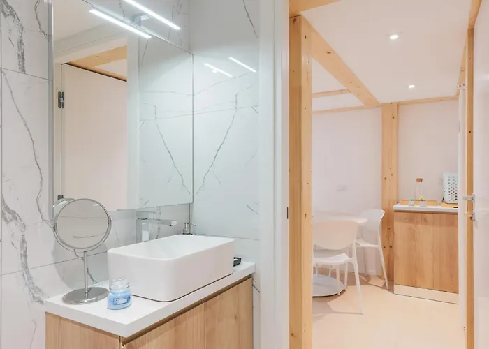 Modern Loft In - Near Lodi Tibb Metro *