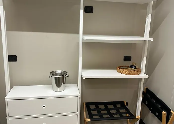 Milhouse - Vitruvio Station Милан