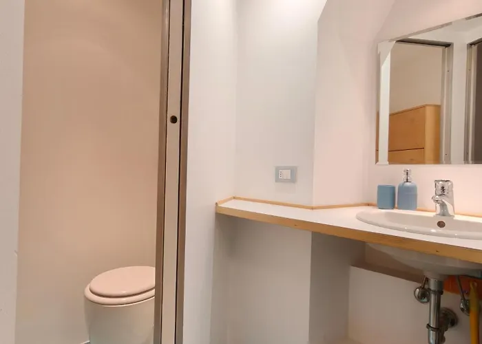 Appartement Center In Shopping And Living Area With Ac, Wifi, Steps From M1 And Airport And Fiera Link