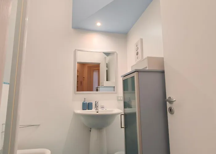 Center In Shopping And Living Area With Ac, Wifi, Steps From M1 And Airport And Fiera Link *