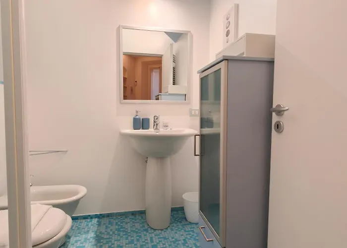 Center In Shopping And Living Area With Ac, Wifi, Steps From M1 And Airport And Fiera Link