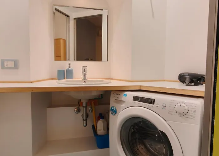 Center In Shopping And Living Area With Ac, Wifi, Steps From M1 And Airport And Fiera Link 米兰