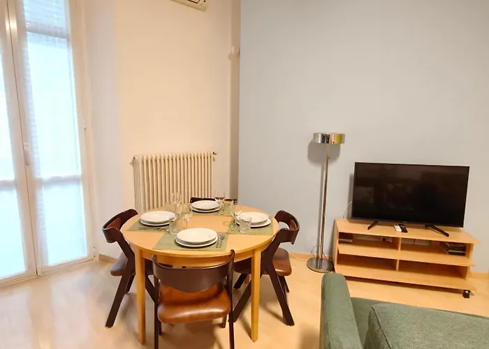 Center In Shopping And Living Area With Ac, Wifi, Steps From M1 And Airport And Fiera Link
