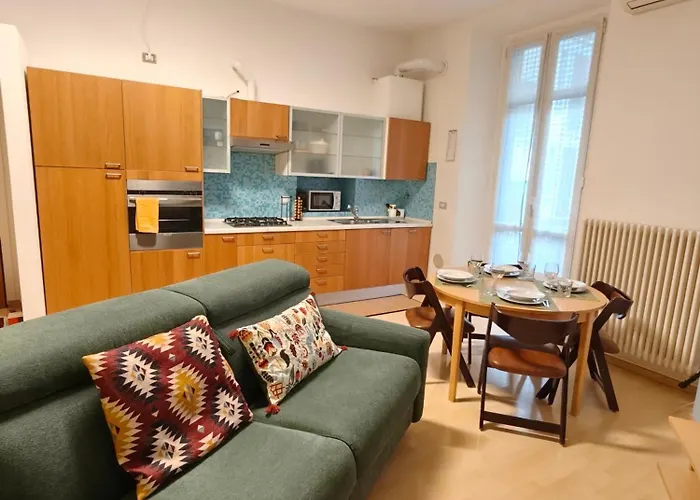 Center In Shopping And Living Area With Ac, Wifi, Steps From M1 And Airport And Fiera Link 公寓 *