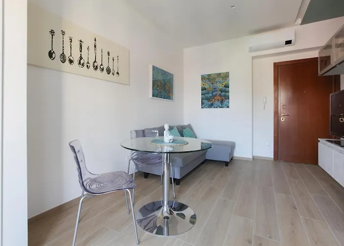 Elegante A 300 M Dalla Metro Zara Apartmán