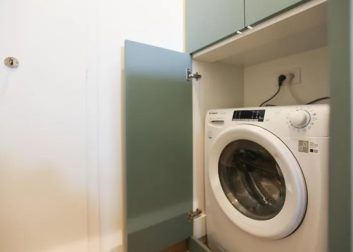 Elegante A 300 M Dalla Metro Zara *