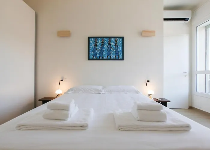 Elegante A 300 M Dalla Metro Zara *