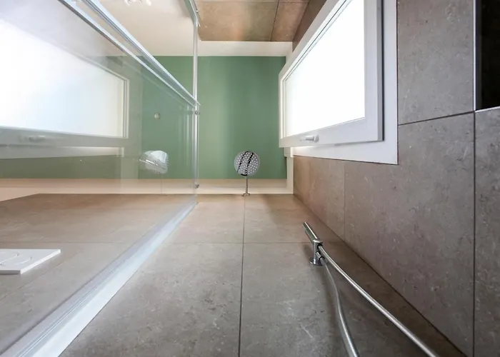 Elegante A 300 M Dalla Metro Zara Apartmán