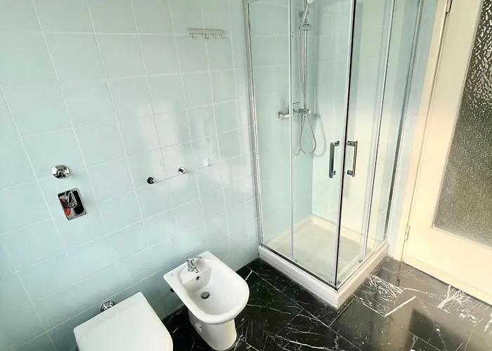 Downtown Chic - Quiet Retreat With Free Wifi & Air Conditioning * 밀라노