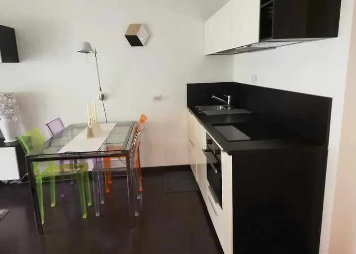 Delightful Two-room In Brera Apartamento