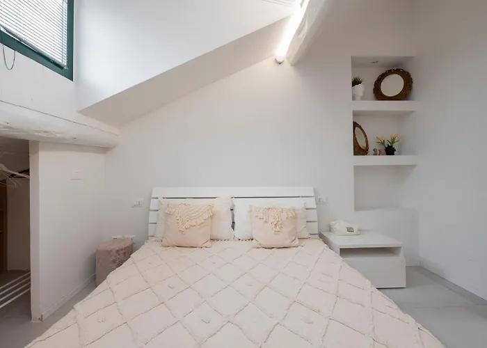 I Host - Jenner 14 Apartment