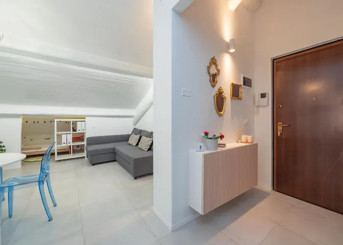 I Host - Jenner 14 * Milan