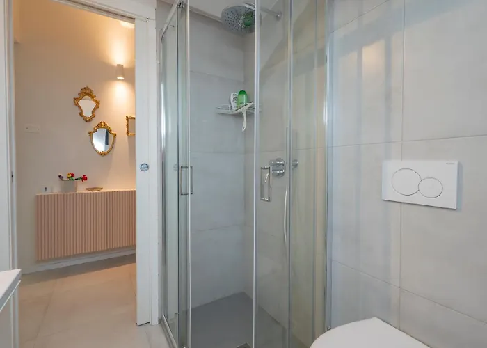 Apartment I Host - Jenner 14 *