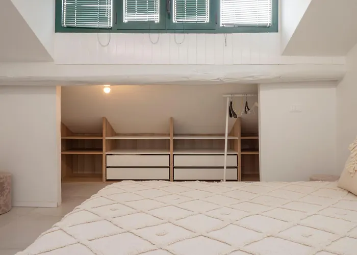 I Host - Jenner 14 Milan