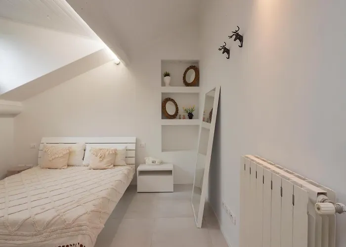 Apartment I Host - Jenner 14