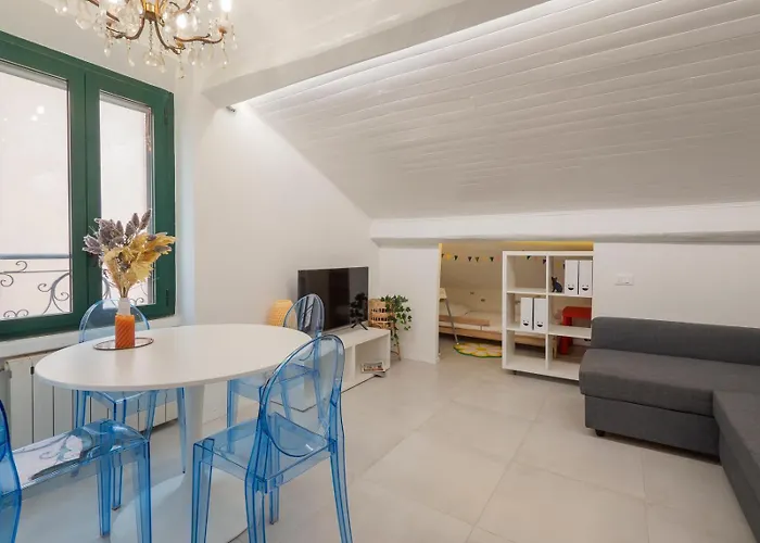 I Host - Jenner 14 * Milan