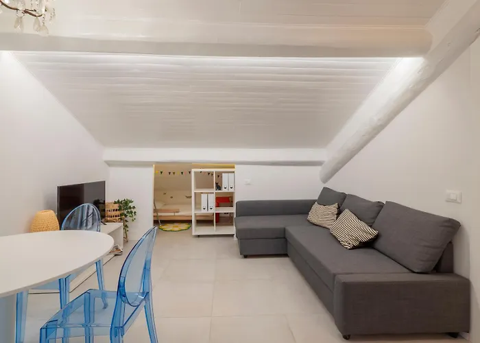 I Host - Jenner 14 *