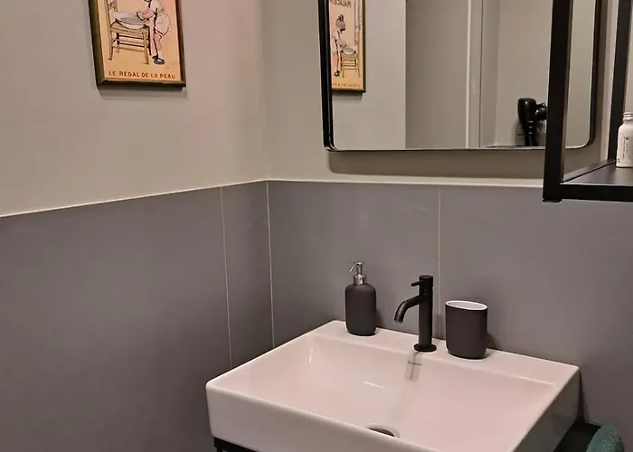 Tree House - Stylish Loft In The Heart Of 아파트 밀라노