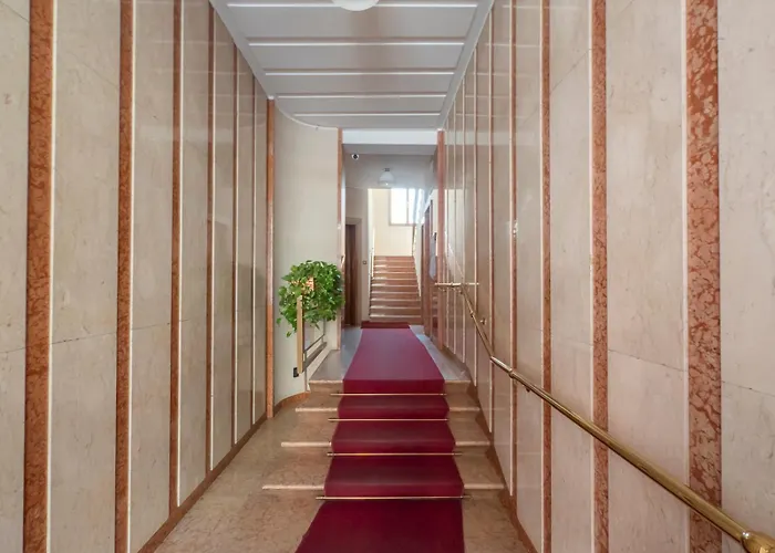 Xenia - Newly Renovated *