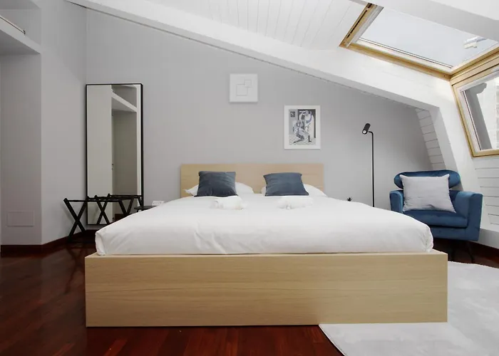 Apartament Penthouse With Patio & 2 Baths, 10 Min To Duomo *