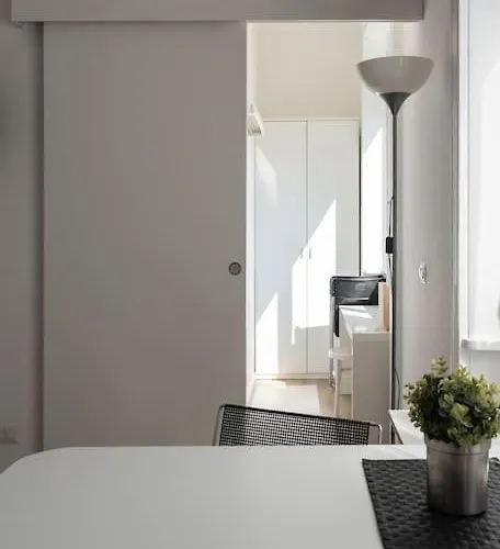 Youhosty - Garibaldi72 Milão