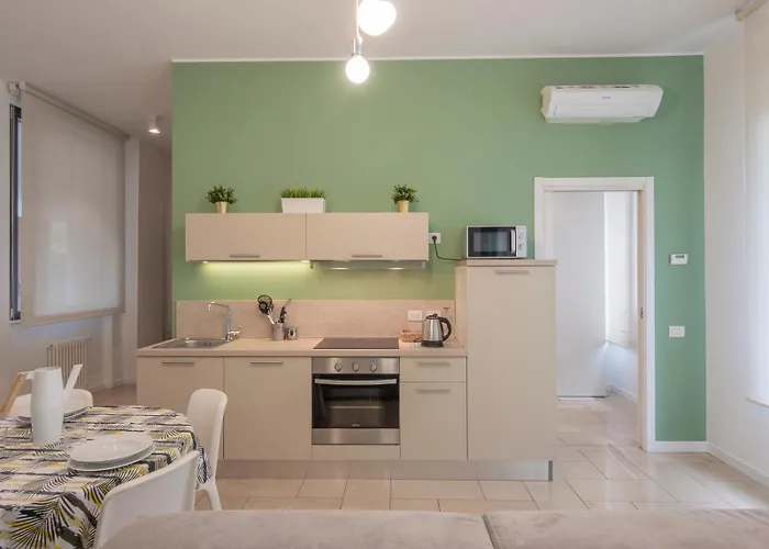 Youhosty - Via Savona 70 *