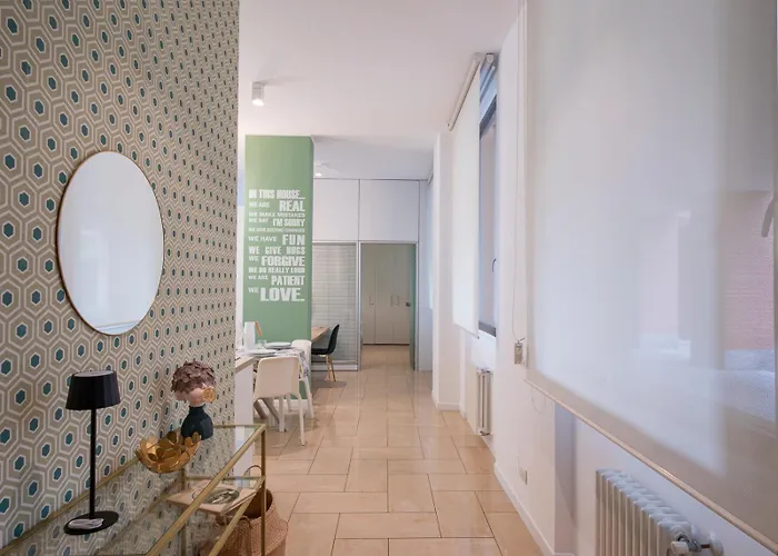 Youhosty - Via Savona 70 *