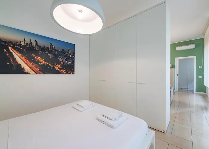 Youhosty - Via Savona 70 *