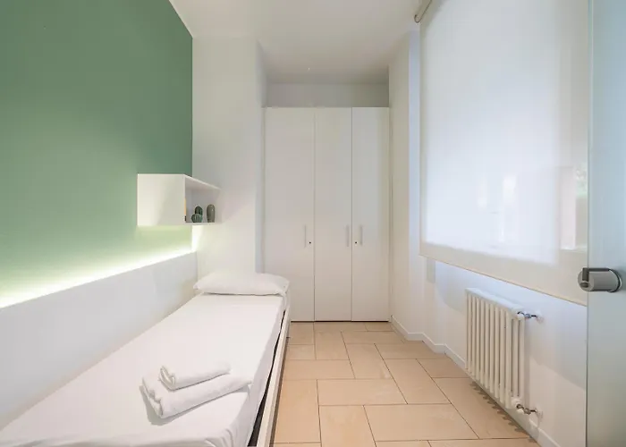 Youhosty - Via Savona 70 *