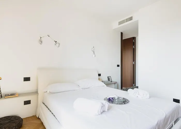 Easylife - - Schiaparelli 2 - * Милан