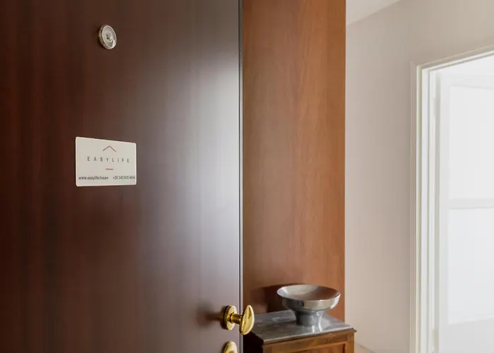 Easylife - - Schiaparelli 2 - Милан