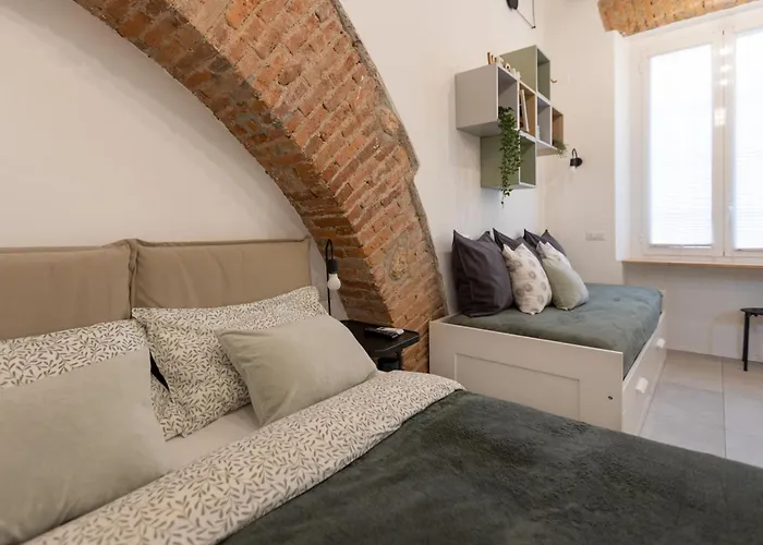 Bricks & Beams In The Key Area Of Apartment