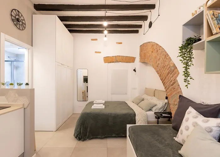 Bricks & Beams In The Key Area Of Apartment