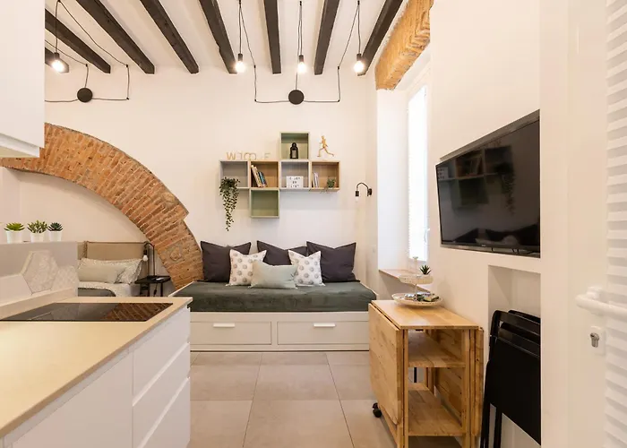 Bricks & Beams In The Key Area Of Apartment *