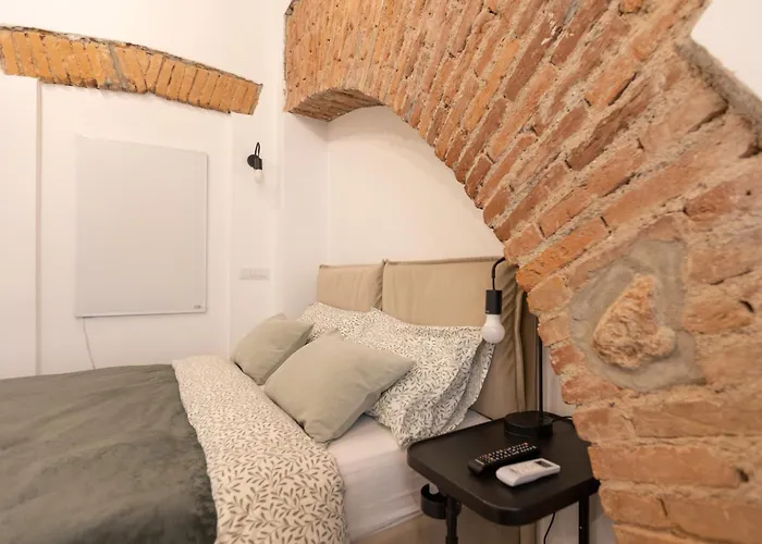 Bricks & Beams In The Key Area Of