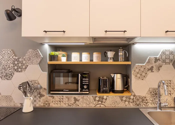 Daire Tiny & Tidy In The Key Area Of *