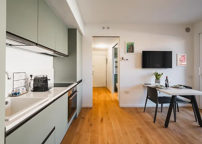 Navigli Cozy Design With Balcony Milano