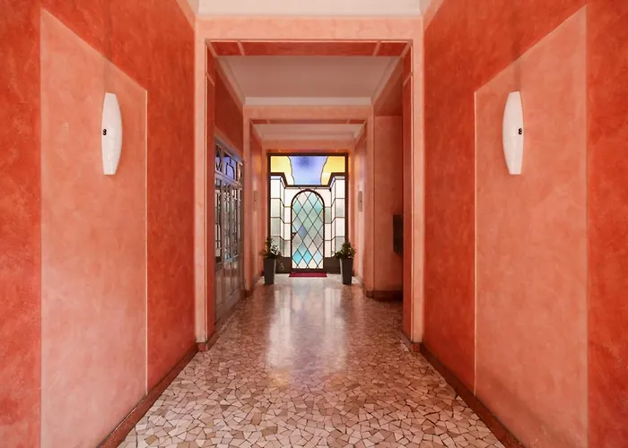 Elegante E Ampio In Zona Moscova Apartmán